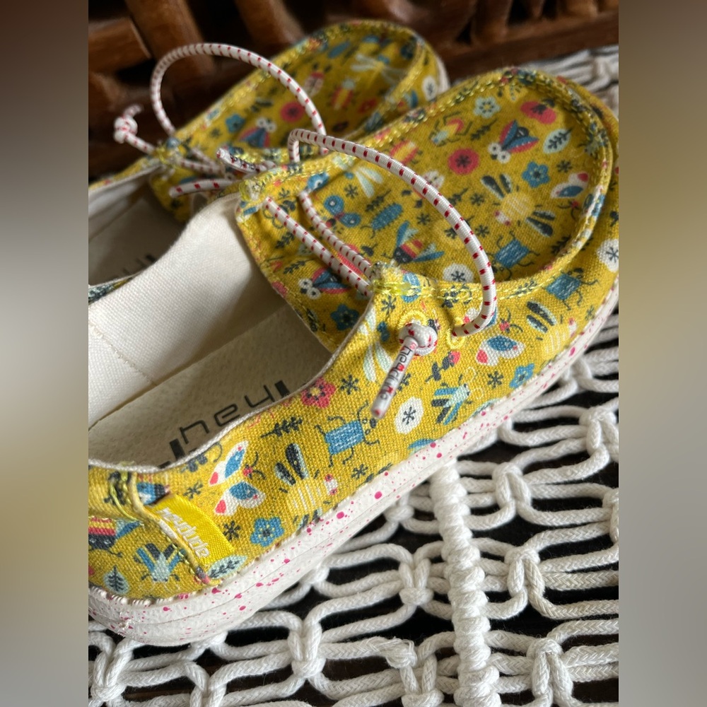 🦋🪲toddler girl size 9 Hey Dudes with BUGS! 🐞🐝 - Picture 3 of 7